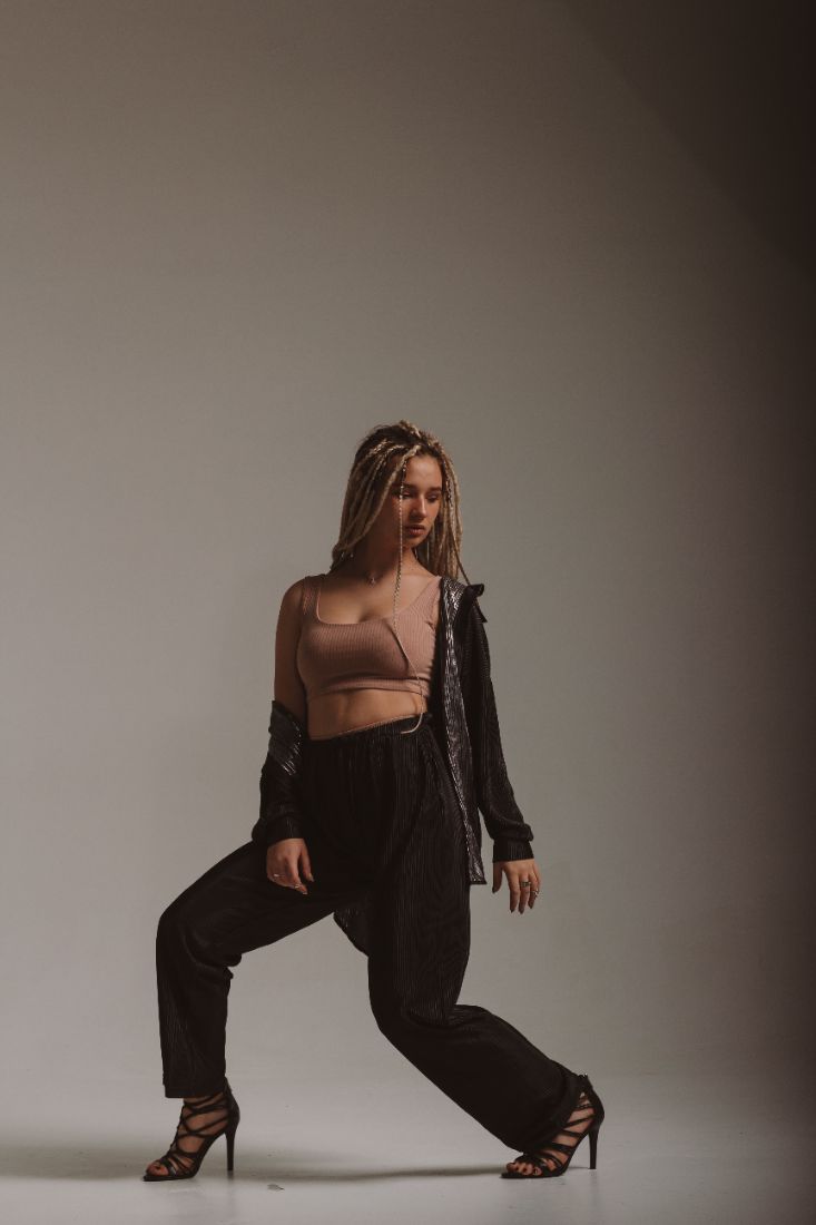 Dancer in a deep lunge